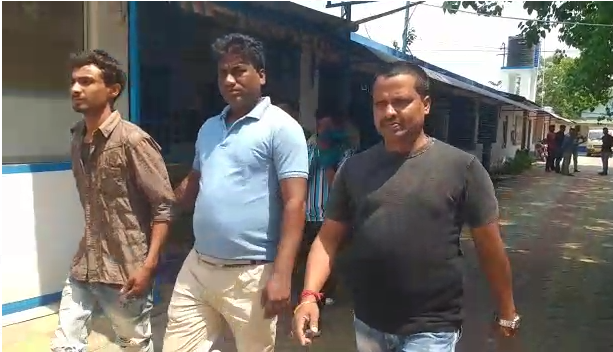 400 liters of raw spirit recovered before smuggling near Fulbari, two arrested