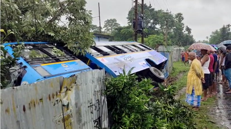 Tragic accident claims young man’s life on Cooch Behar Dinhata state highway