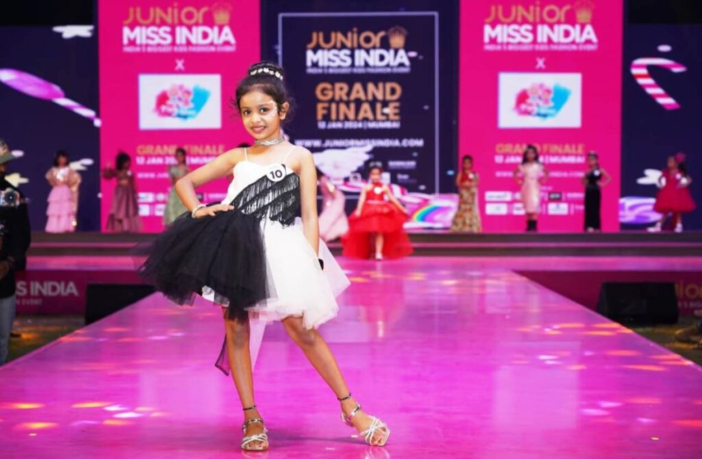 Siliguri’s Lavisha Garg crowned “Miss Beautiful Smile 2024” at Junior Miss India 2024