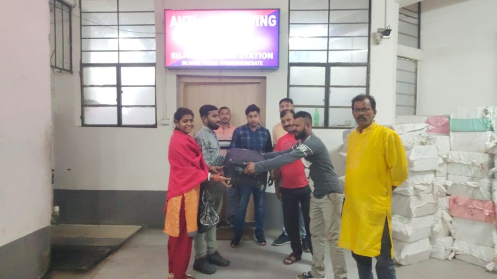 Siliguri Police swiftly retrieve lost bag and hand it over to the rightful owner