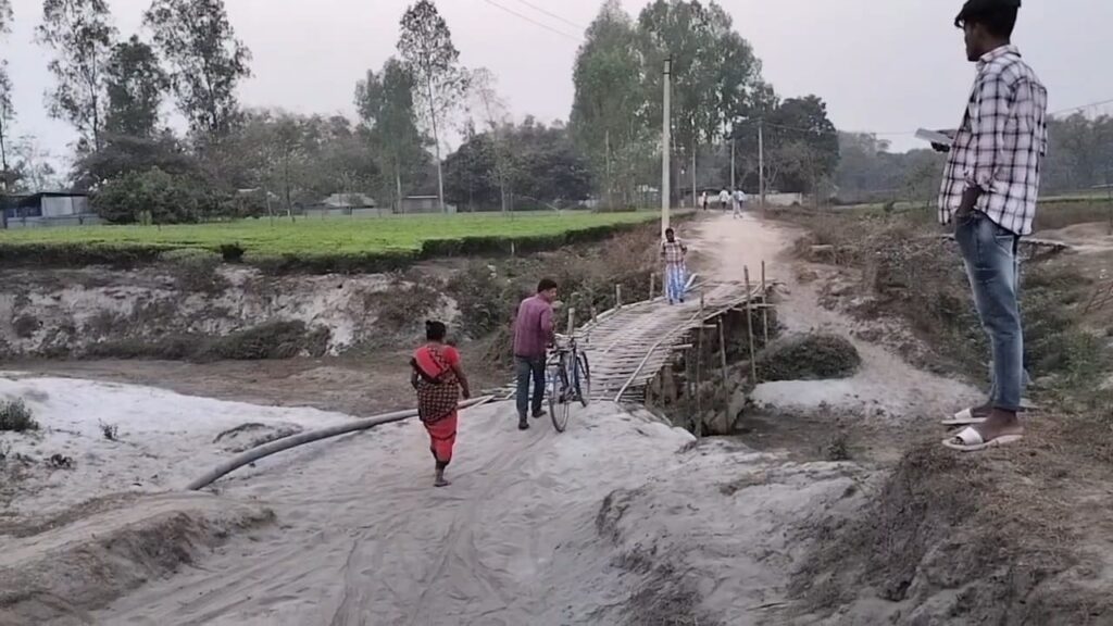 Locals of Rajganj’s Chaturagach to boycott polls due to unavailability of bridge to cross the river in the village