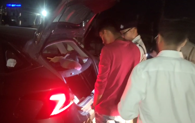 Police and SST team recovered Rs 3 lakh in cash from a car in Siliguri