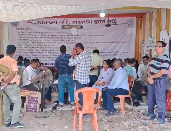 Hunger strike by Junior Doctors continues at North Bengal Medical College and Hospital