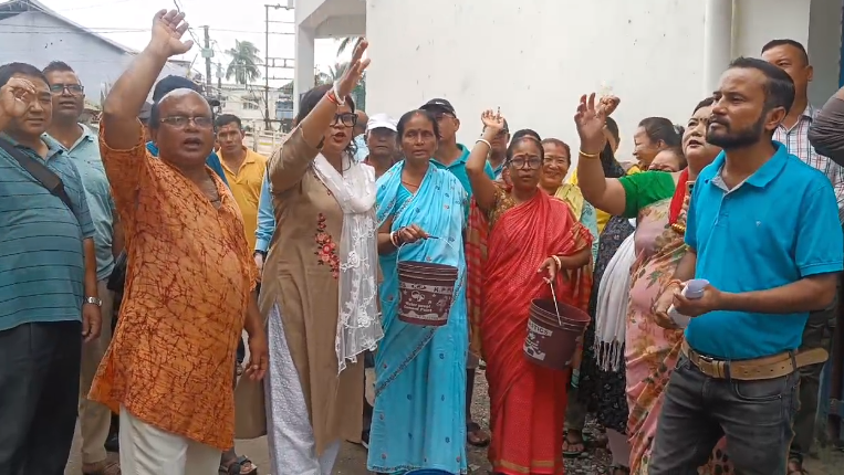 Residents protest at Upper Bagdogra Gram Panchayat Office demanding drinking water
