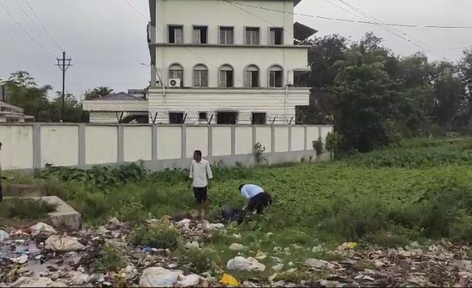 Unidentified body found in sewer near Pradhan Nagar Police Station