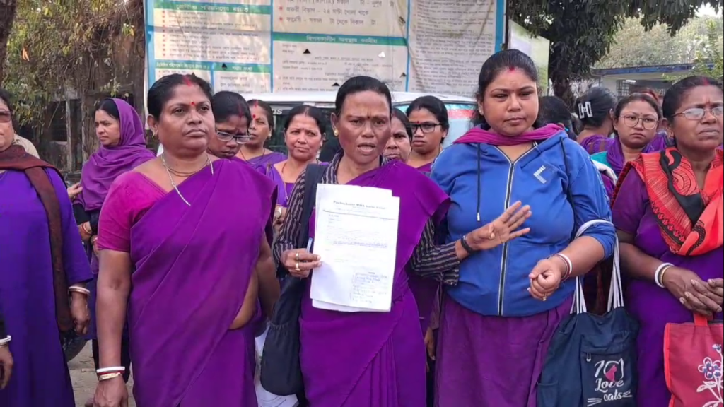 ASHA workers submit memorandum with four-point demands at Rajganj Rural Hospital