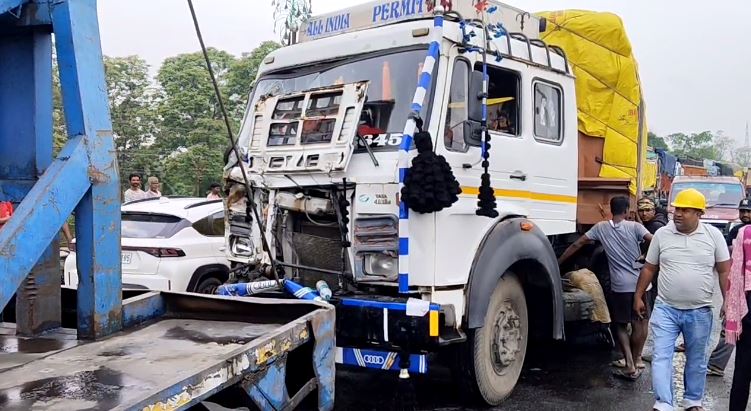 Two injured in head-on collision between container trucks on Birpara AH 48