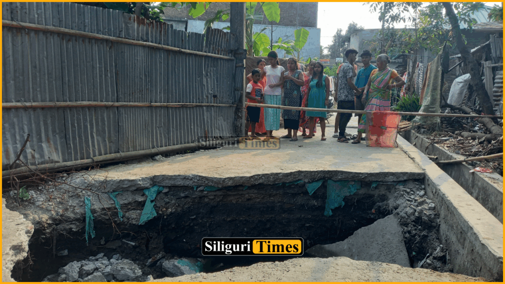 Sudden road collapse creates deep crater in Jaleswari, locals express concern