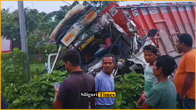 Lorry crashes into parked truck on Rangapani-Ghoshpukur road; driver seriously injured