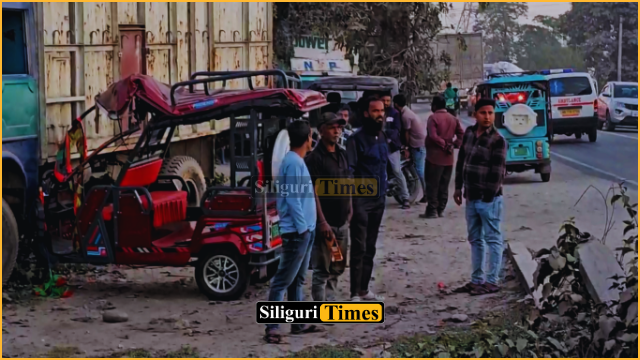 E-rickshaw and goods vehicle collide in Fulbari, three injured