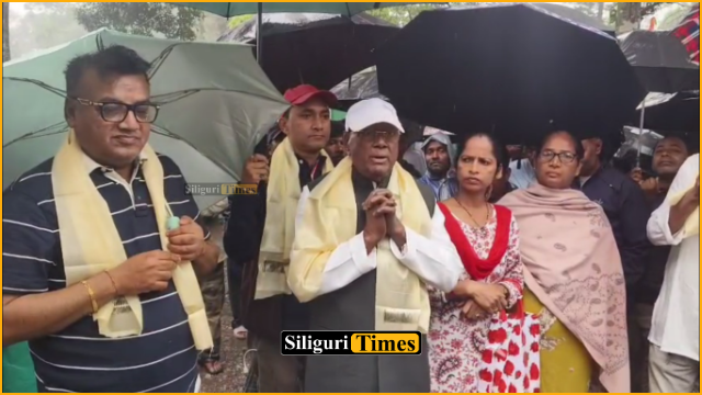 Trinamool candidate Sankar Malakar campaigns in tea garden despite rain in Bagdogra