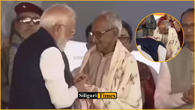PM Modi touches feet of veteran Siliguri BJP worker Makhanlal Sarkar during oath ceremony in Kolkata