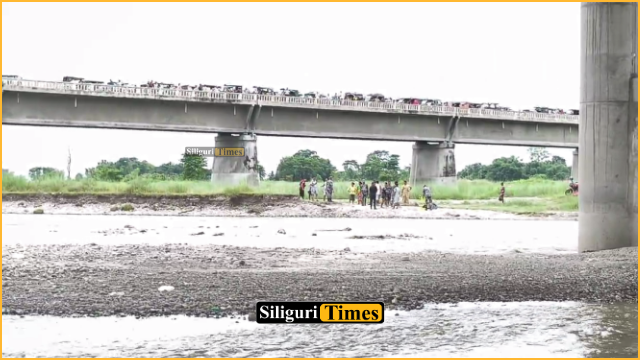 Young woman rescued safely after being stranded in Mechi River while allegedly attempting to cross into India from Nepal