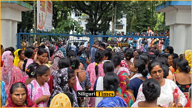 Women protest outside Rajganj BDO office over not receiving Annapurna Yojana benefits