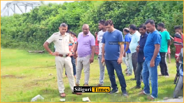 Unidentified youth found dead in area adjacent to Teesta railway bridge in Jalpaiguri; sharp weapon injury marks found