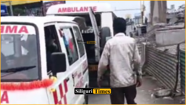 Ambulance carrying patient runs out of fuel near Darjeeling More, Siliguri; traffic police arrange another ambulance