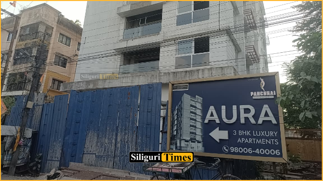 Worker dies after falling from sixth floor at Panchnai Aura Apartment in Siliguri; police complaint lodged